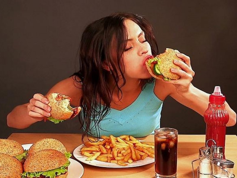 Thói quen ăn uống gây hại cho sức khỏe